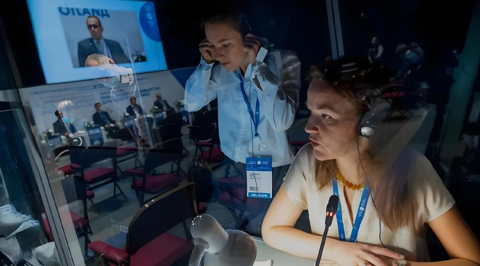 Simultaneous Translation Headsets Features to Look for When Renting Equipment