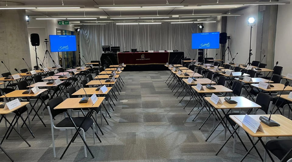 How To Choose A Wireless Interpretation System For Large Venues