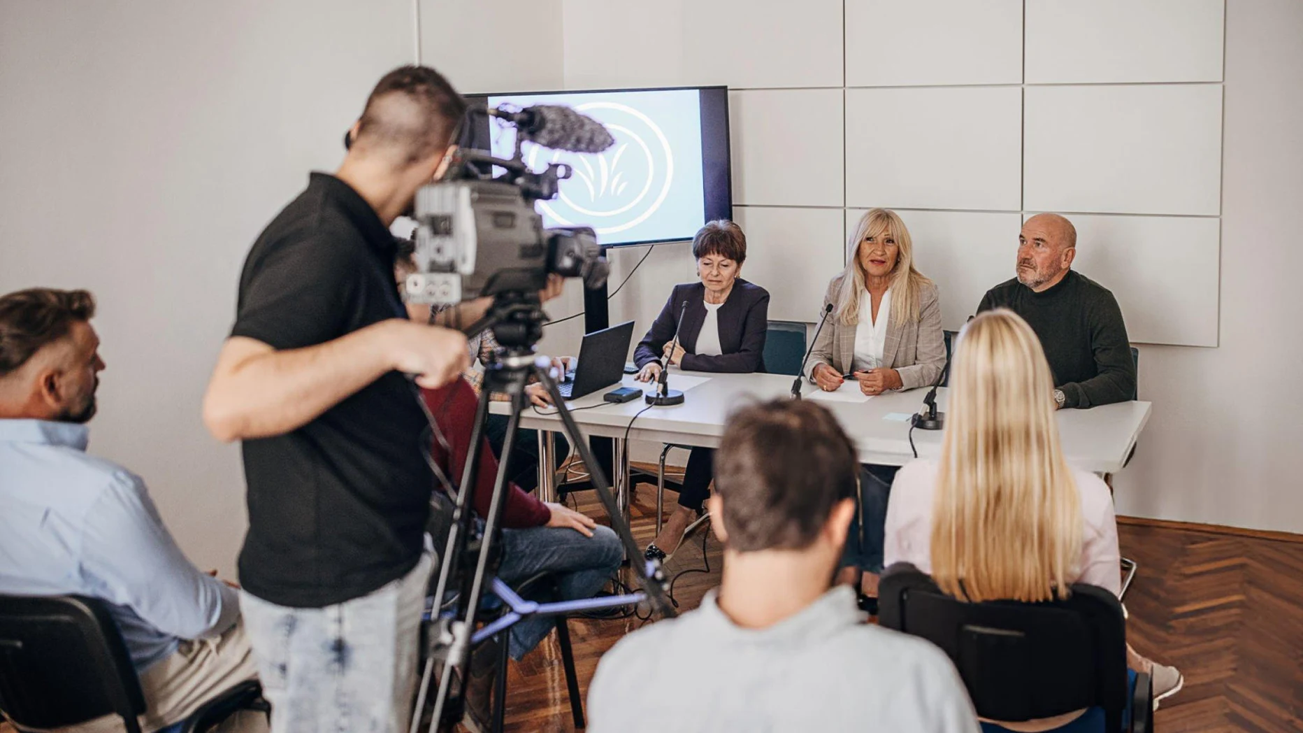 Live Simultaneous Interpretation Vs Pre-Recorded