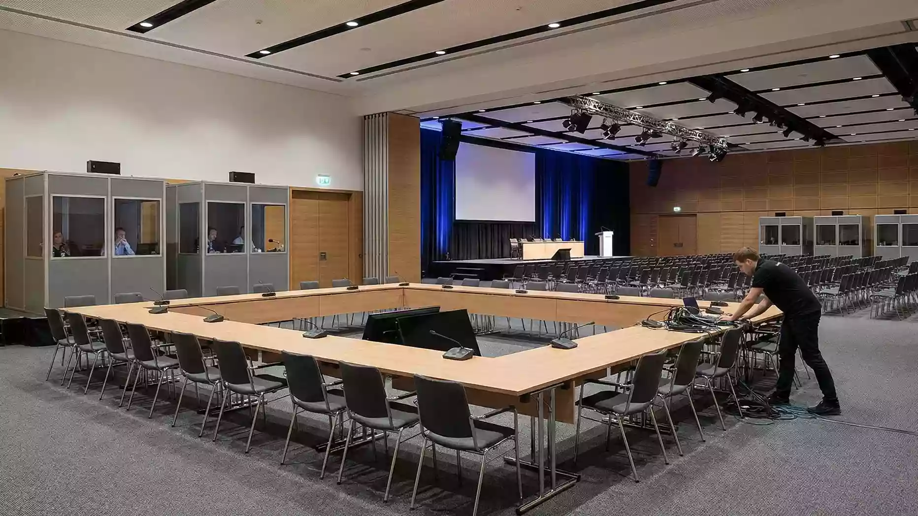 Best Practices for Positioning Interpretation Booths in Different Venue Layouts