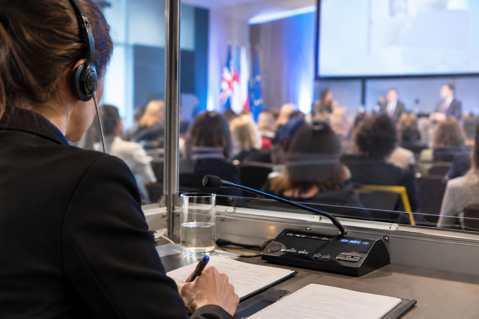 Why Event Organisers Prefer Certified Professional Interpreters Over Bilingual Speakers